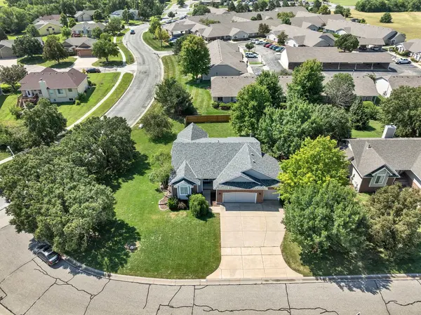 2303 N Regency Lakes Ct, Wichita, KS 67226
