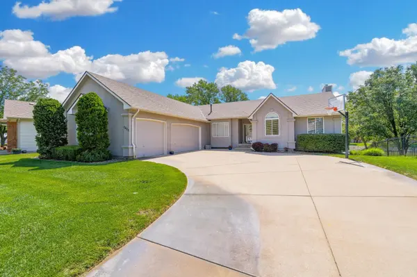 2428 N Hazelwood Ct, Wichita, KS 67205