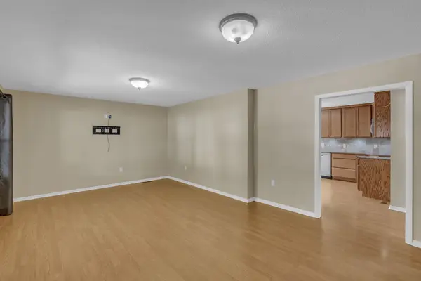 218 N Locust St, Whitewater, KS 67154