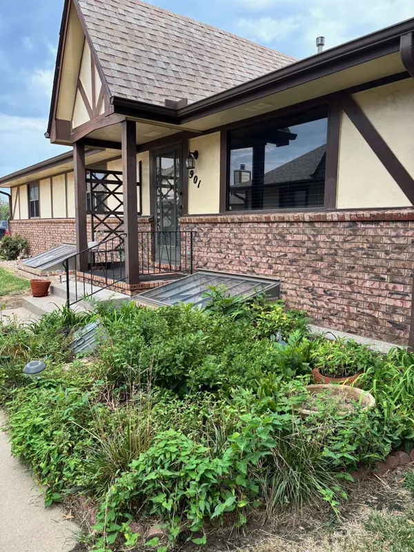 3536 W 2nd St N, Wichita, KS 67203