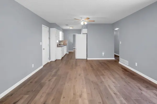 6220 Woodlow Dr, Bel Aire, KS 67220