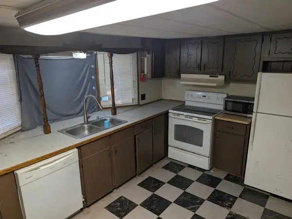 7376 W Frontier Rd, Salina, KS 67401