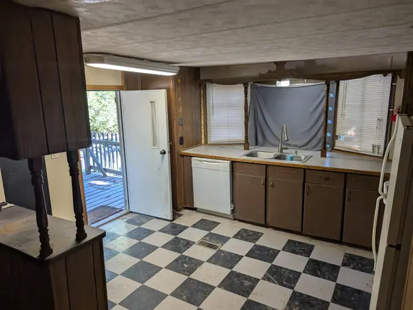 7376 W Frontier Rd, Salina, KS 67401
