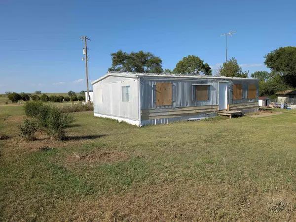 7540 W Rifle Rd, Salina, KS 67401
