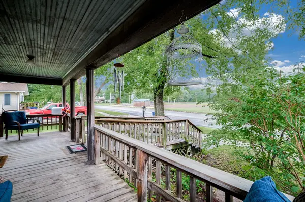 219 S Locust St, Whitewater, KS 67154