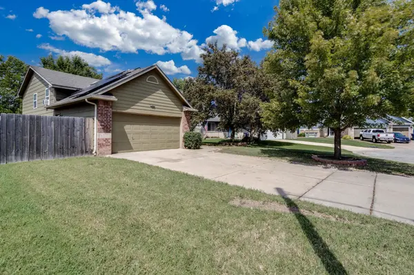 10850 W Dora Ct, Wichita, KS 67209