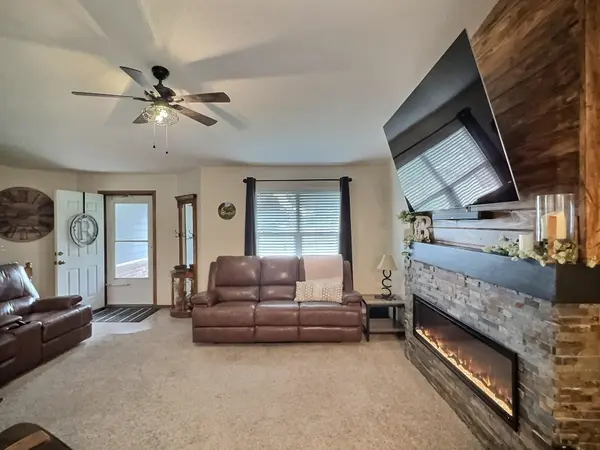 324 Victoria Rd, Newton, KS 67114