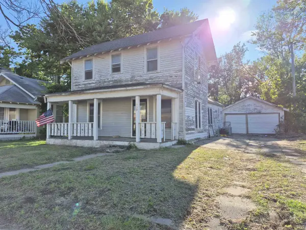 609 S B ST, Arkansas City, KS 67005-3411