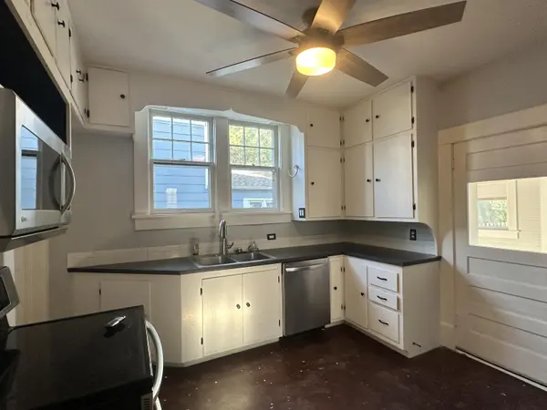 411 E 4th St, Newton, KS 67114