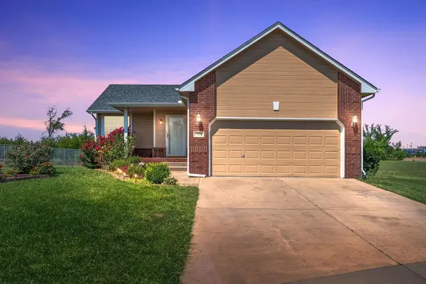 729 S Bedford Cir, Wichita, KS 67207-4320