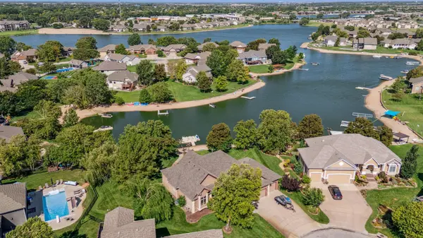 3213 N North Shore Ct, Wichita, KS 67205