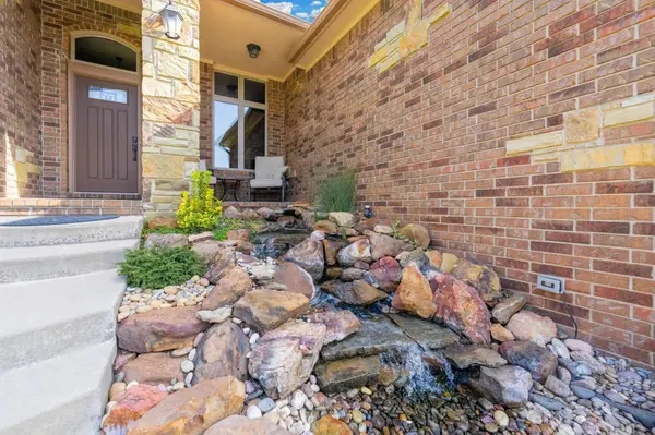 118 S Country View Ct, Wichita, KS 67235