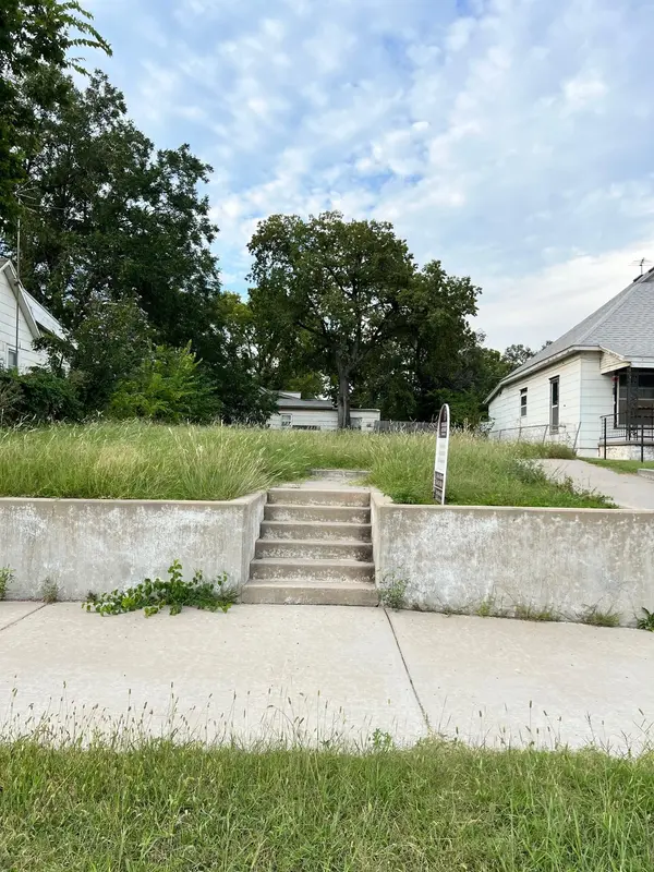 508 W 1st St,  Newton,  KS 67114