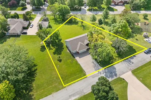 506 Ridge Point Dr, Mulvane, KS 67110-1254