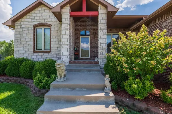 1701 E Elk Ridge Ave, Goddard, KS 67052