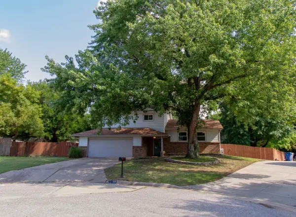 220 E park place Ct,  Derby,  KS 67037