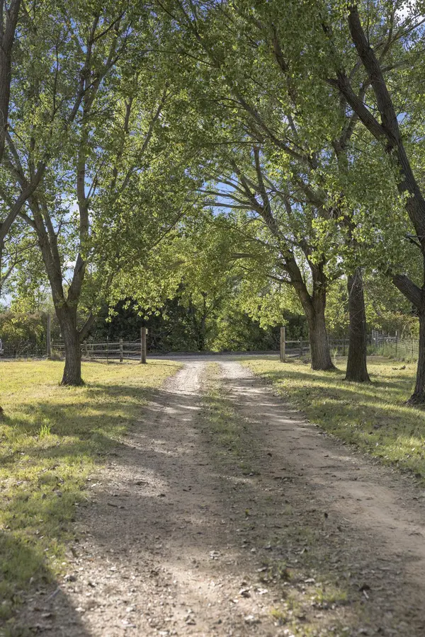 2100 25th Rd, Sterling, KS 67579