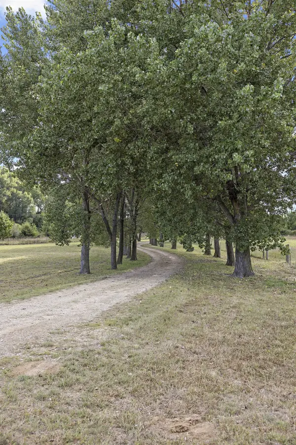 2100 25th Rd, Sterling, KS 67579