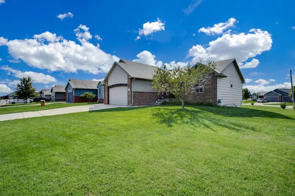 11755 W Wilkinson Ct, Maize, KS 67101