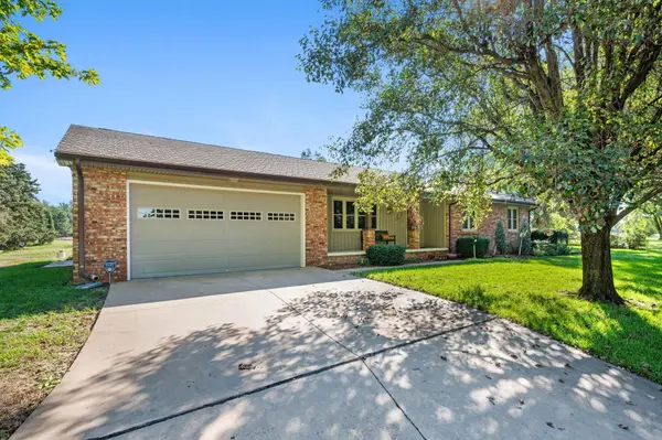 4 Lakewood Dr, Goddard, KS 67052