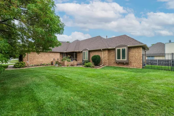 2705 N Winstead Cir, Wichita, KS 67226