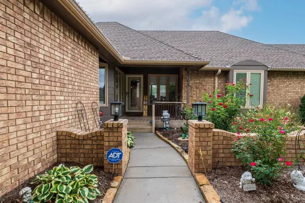 2705 N Winstead Cir, Wichita, KS 67226