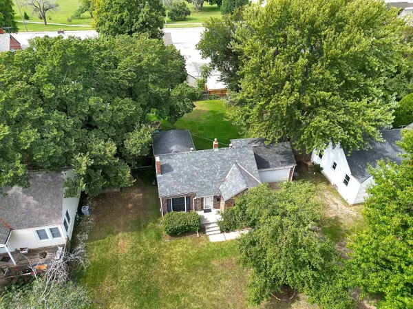 915 S Holyoke St, Wichita, KS 67218