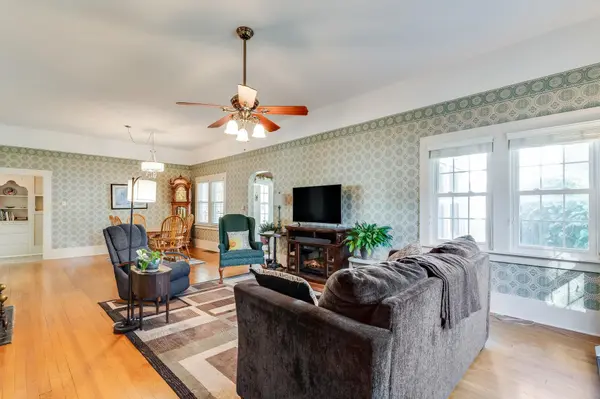 118 E Broadway Ave, Augusta, KS 67010