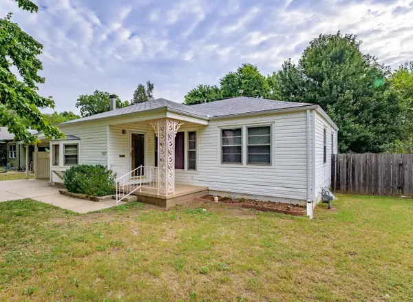 610 Eastview Dr, Mulvane, KS 67110