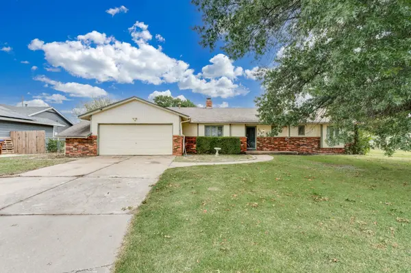 112 S Cedarwood Dr, Rose Hill, KS 67133