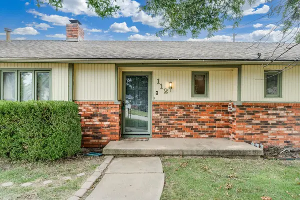 112 S Cedarwood Dr, Rose Hill, KS 67133