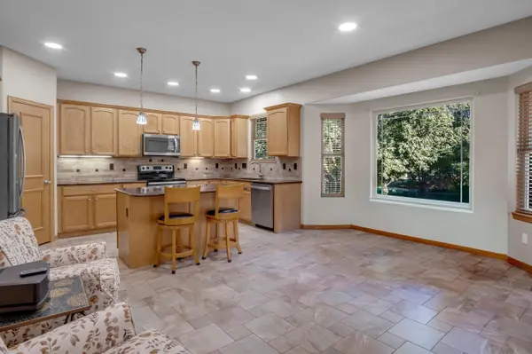 514 Autumn Glen Ct, Newton, KS 67114