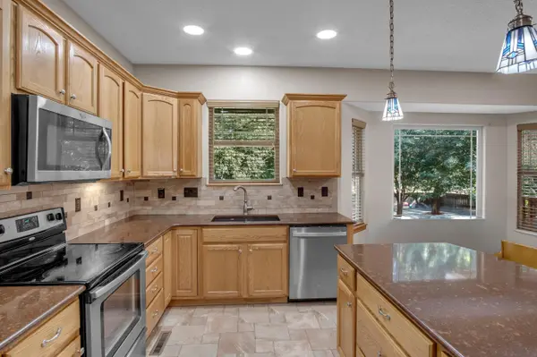514 Autumn Glen Ct, Newton, KS 67114