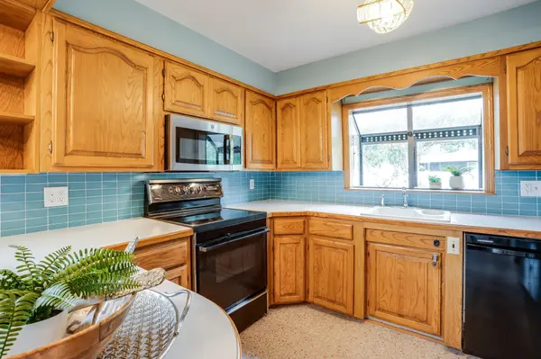 3 Indian Ln, Newton, KS 67114