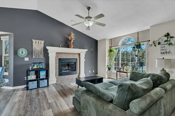 206 E Fieldstone Ct, Derby, KS 67037