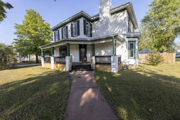 506 N Main St, Moline, KS 67353