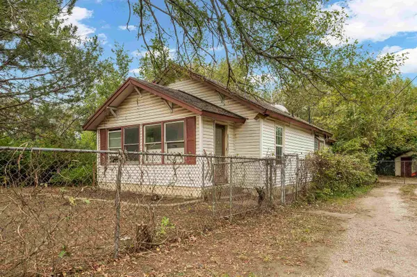 5951 N Seneca St, Wichita, KS 67204