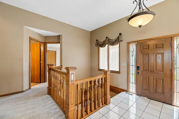214 S Breezy Pointe Cir, Wichita, KS 67235