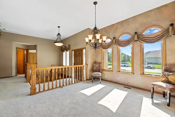 214 S Breezy Pointe Cir, Wichita, KS 67235