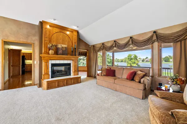 214 S Breezy Pointe Cir, Wichita, KS 67235