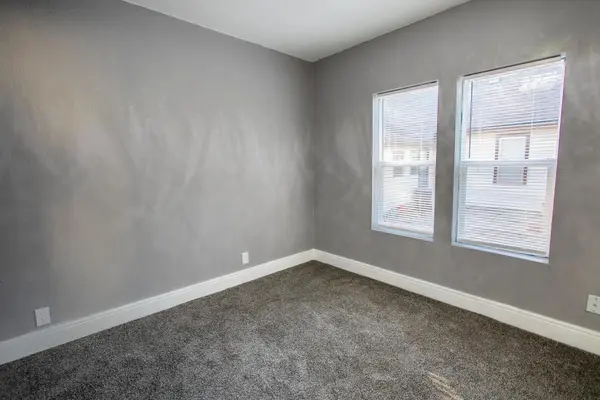 1030 E 6th St, Newton, KS 67114
