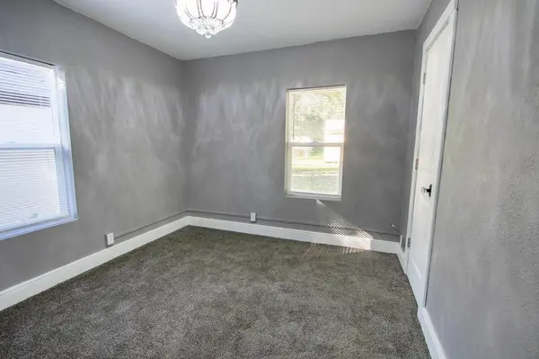 1030 E 6th St, Newton, KS 67114