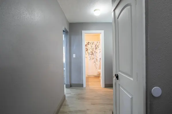 1030 E 6th St, Newton, KS 67114