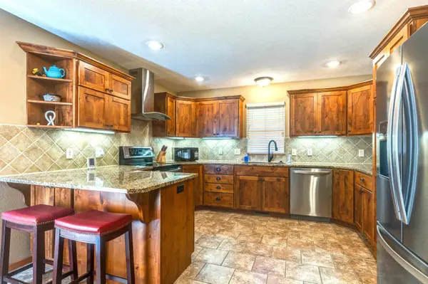 6 Wildcat Cir, Salina, KS 67401