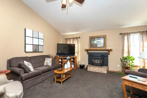 6 Wildcat Cir, Salina, KS 67401