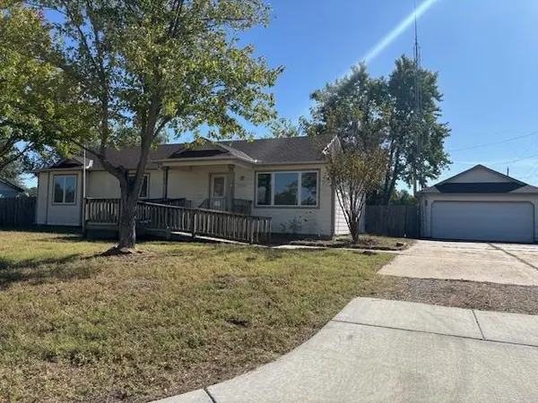 1015 HOLLYWOOD DR, Haysville, KS 67220
