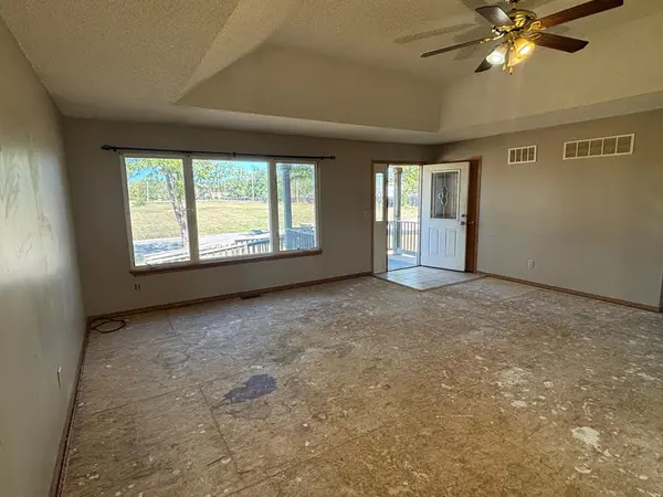 1015 HOLLYWOOD DR, Haysville, KS 67220