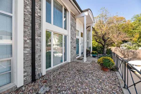 725 N Stackman Dr, Wichita, KS 67203
