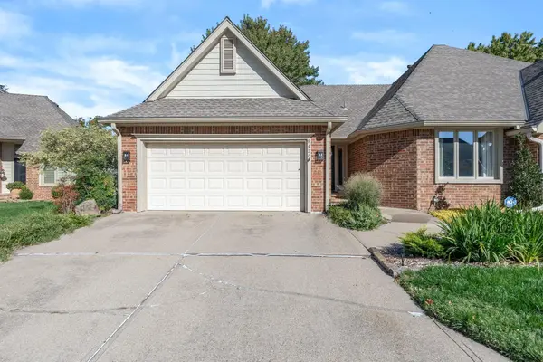 9420 E Bent Tree Cir, Wichita, KS 67226