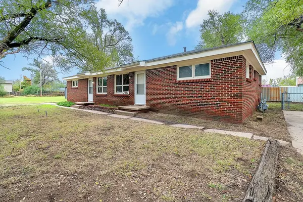 4354-4356 S Seneca St, Wichita, KS 67217